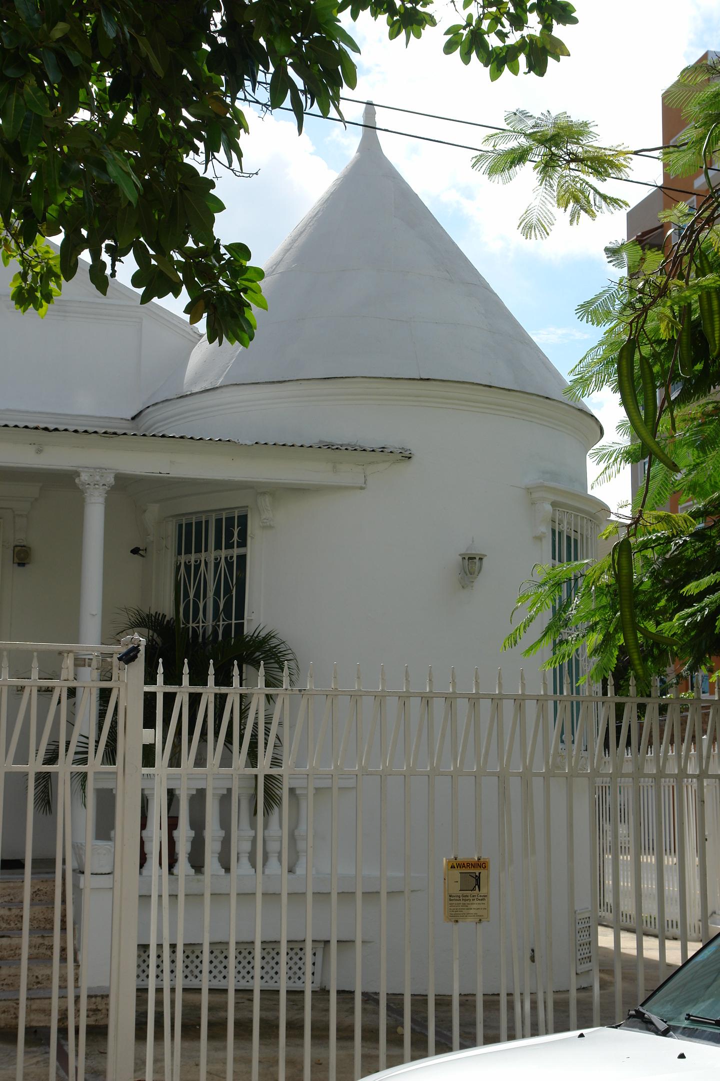 Casa en la calle Unión 669 esquina Avenida Fernández Juncos - San Juan (Miramar) - 2011 00004